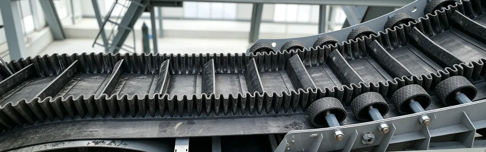 Cleated et Sidewall Conveyor Belt